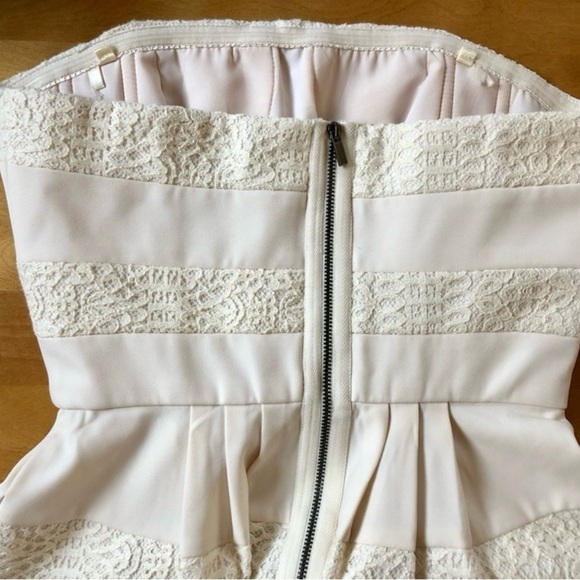 BCBG Maxazria Dorothea Strapless
Striped Dress Sz 10 Creme - Picture 8 of 13